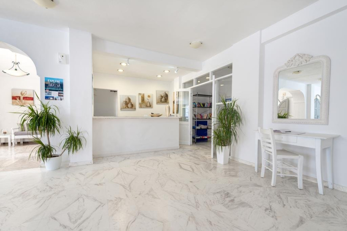 Alia (Kamari - Santorini)
