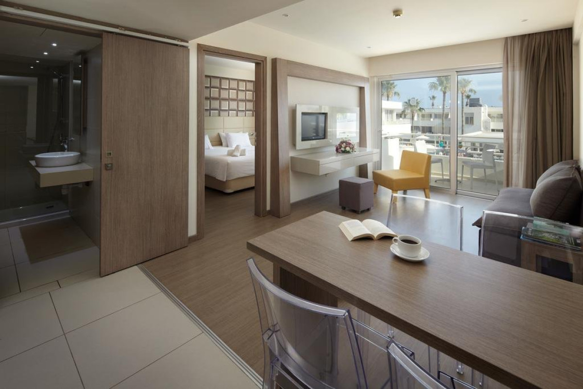 MELPO ANTIA SUITES