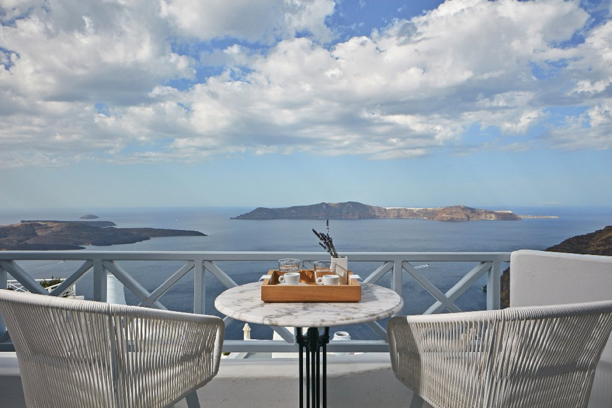 Cliffside Suites (Firostefani - Santorini)