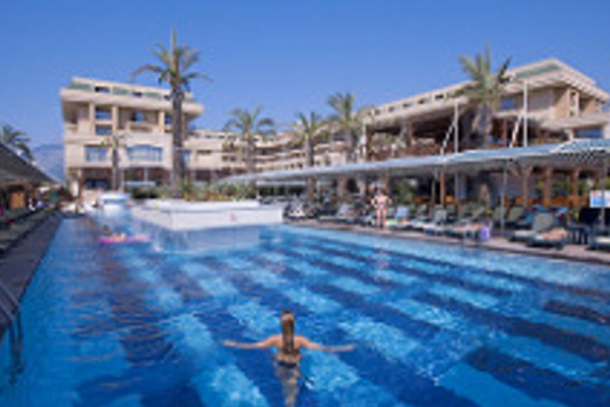 CRYSTAL DE LUXE RESORT