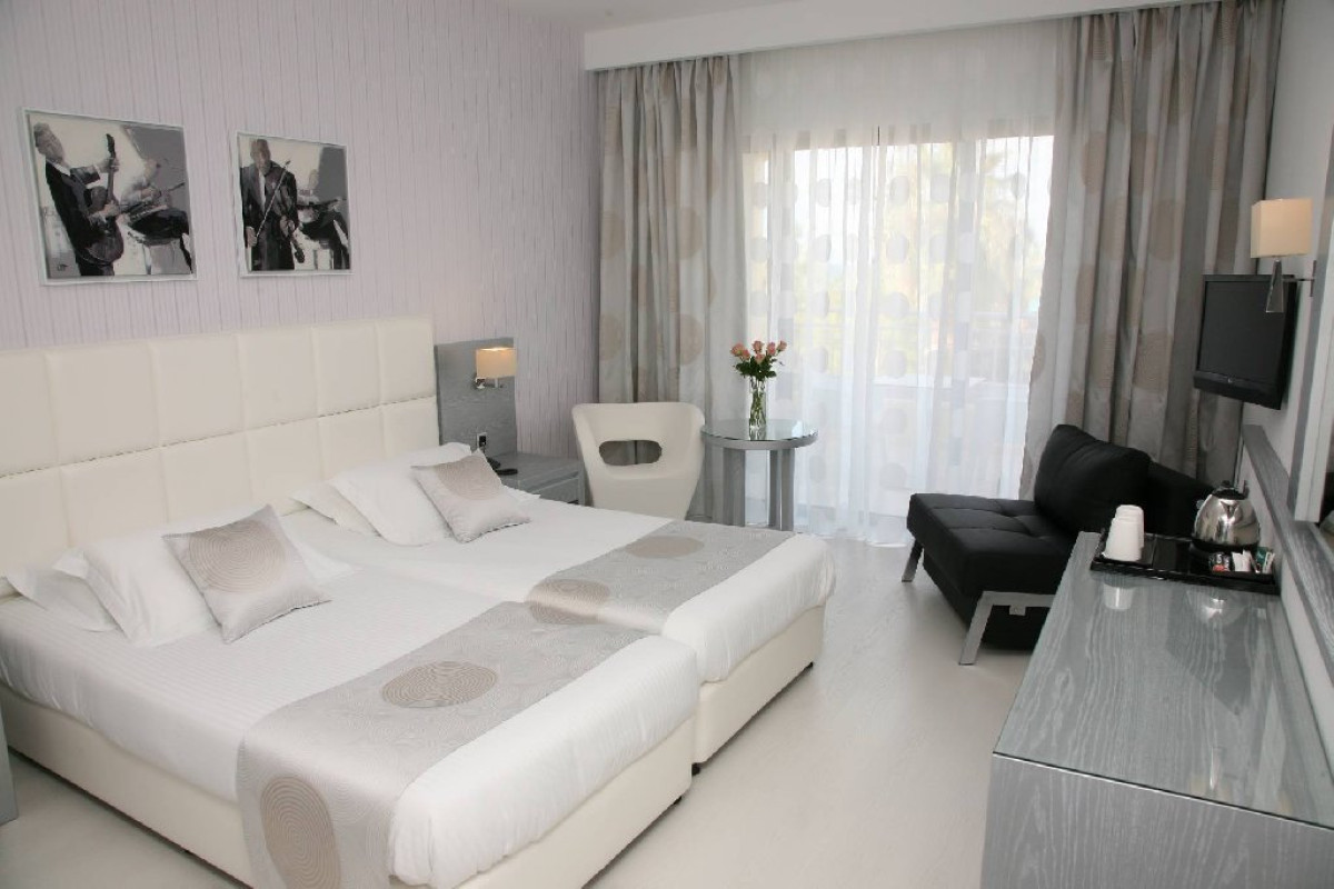 ST GEORGE HOTEL