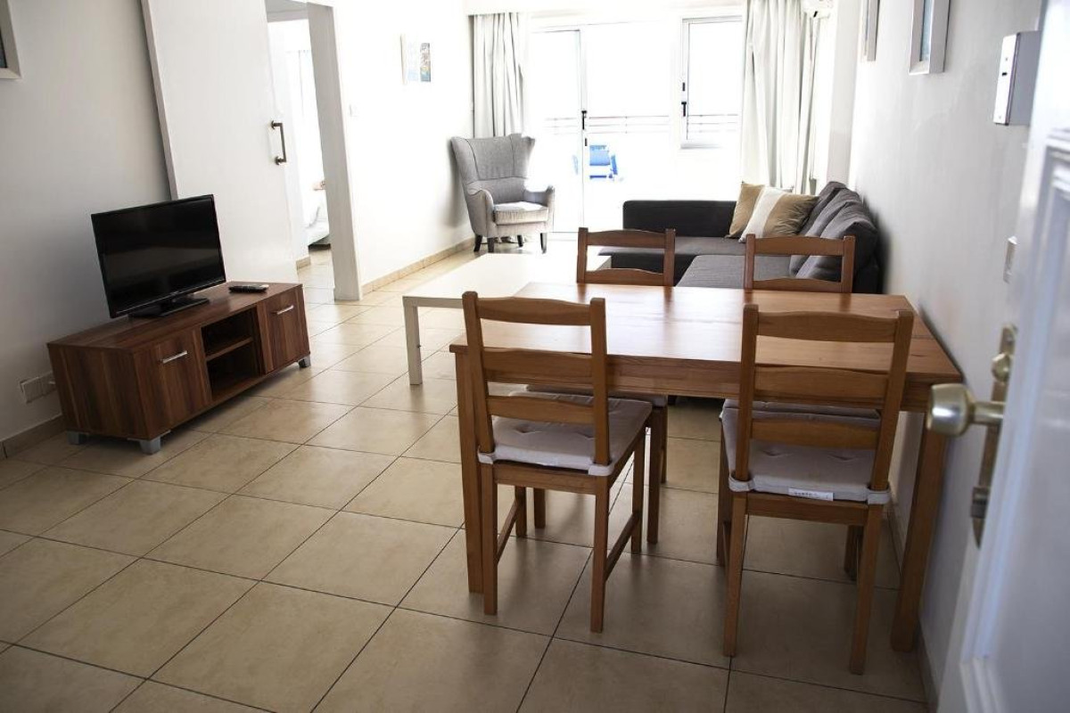 SUN HALL BEACH HOTEL APARTMENTS (Larnaca City)