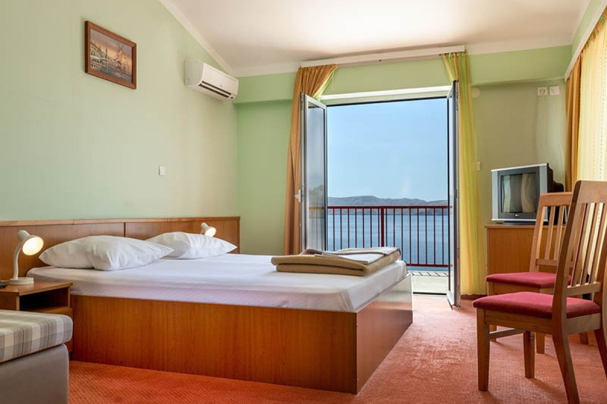 Hotel Zagreb (Karlobag)