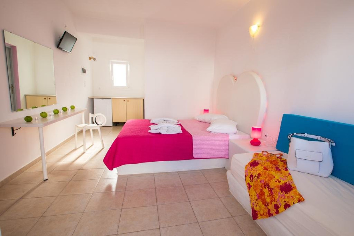 Odysseas (Perivolos - Santorini)
