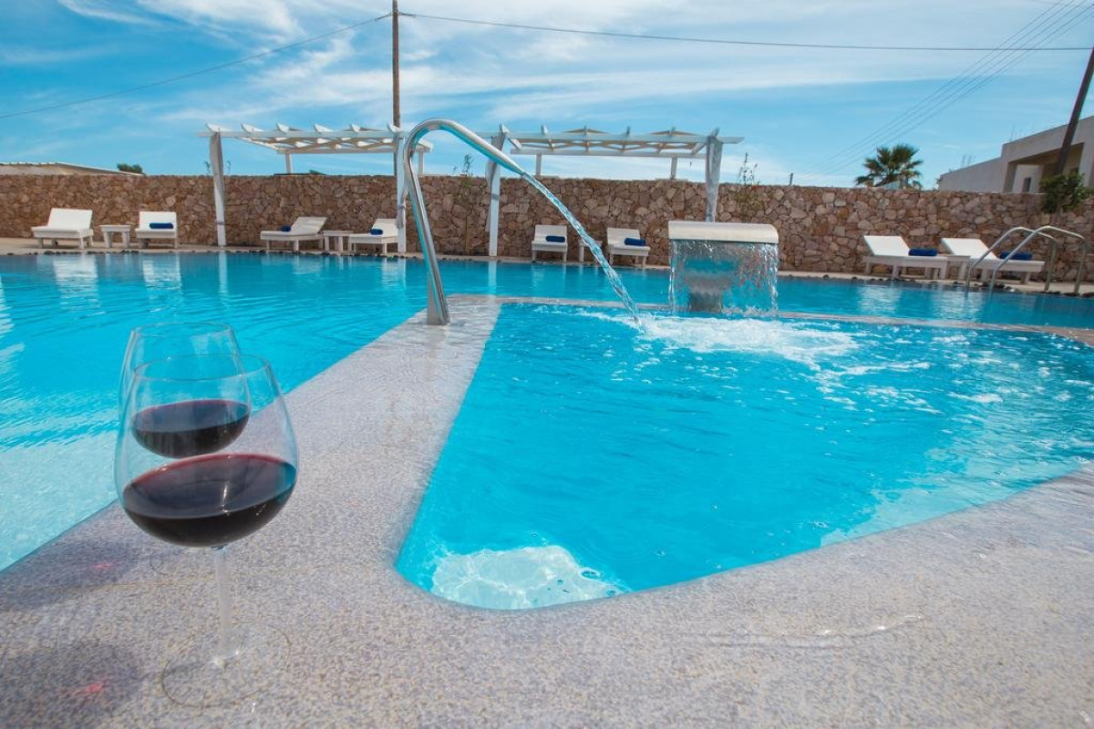 Odysseas (Perivolos - Santorini)