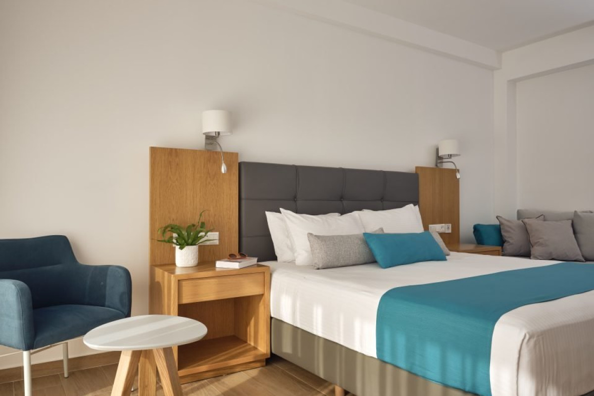 Cavo Orient Beach Hotel