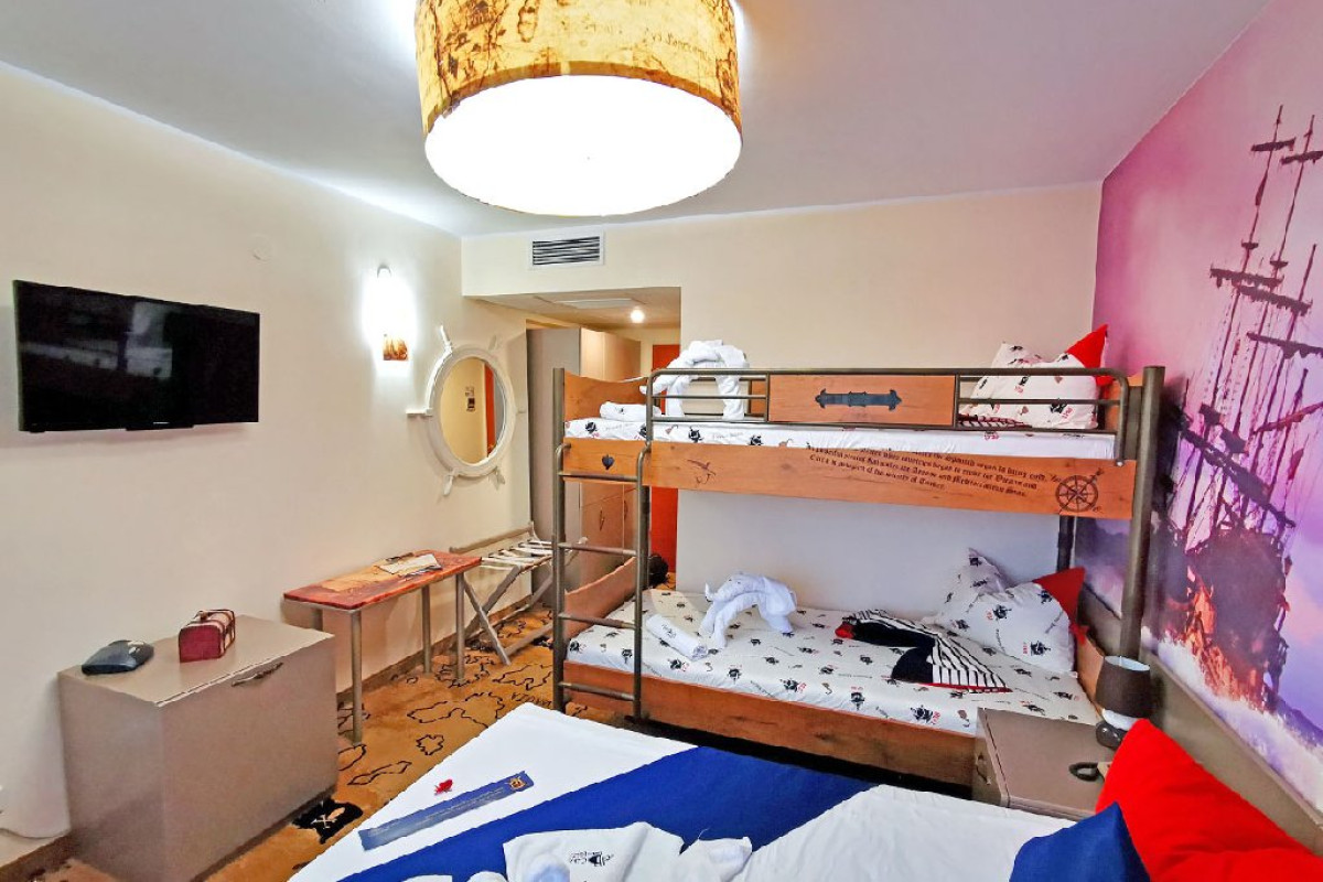 HOTEL PIRATES RESORT.