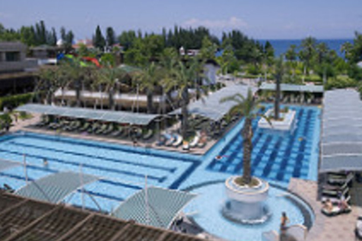 CRYSTAL DE LUXE RESORT