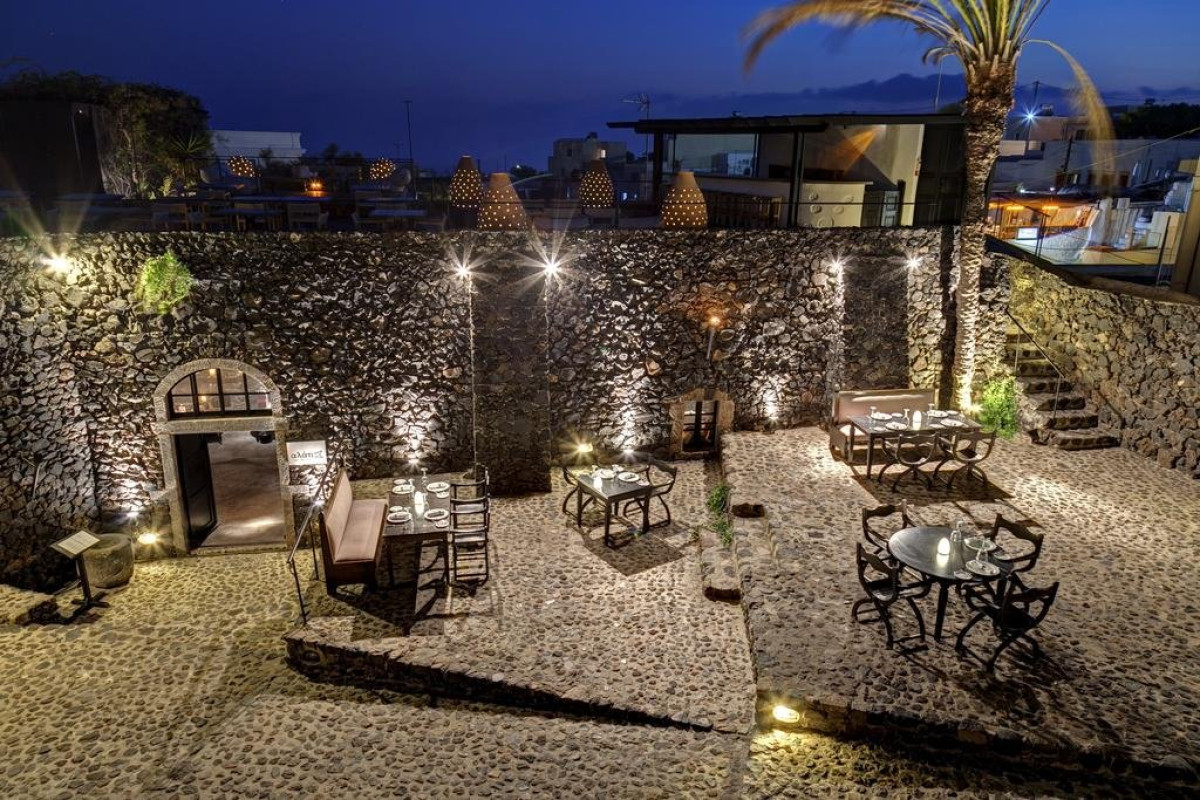 Vedema Resort (Megalochori - Santorini)