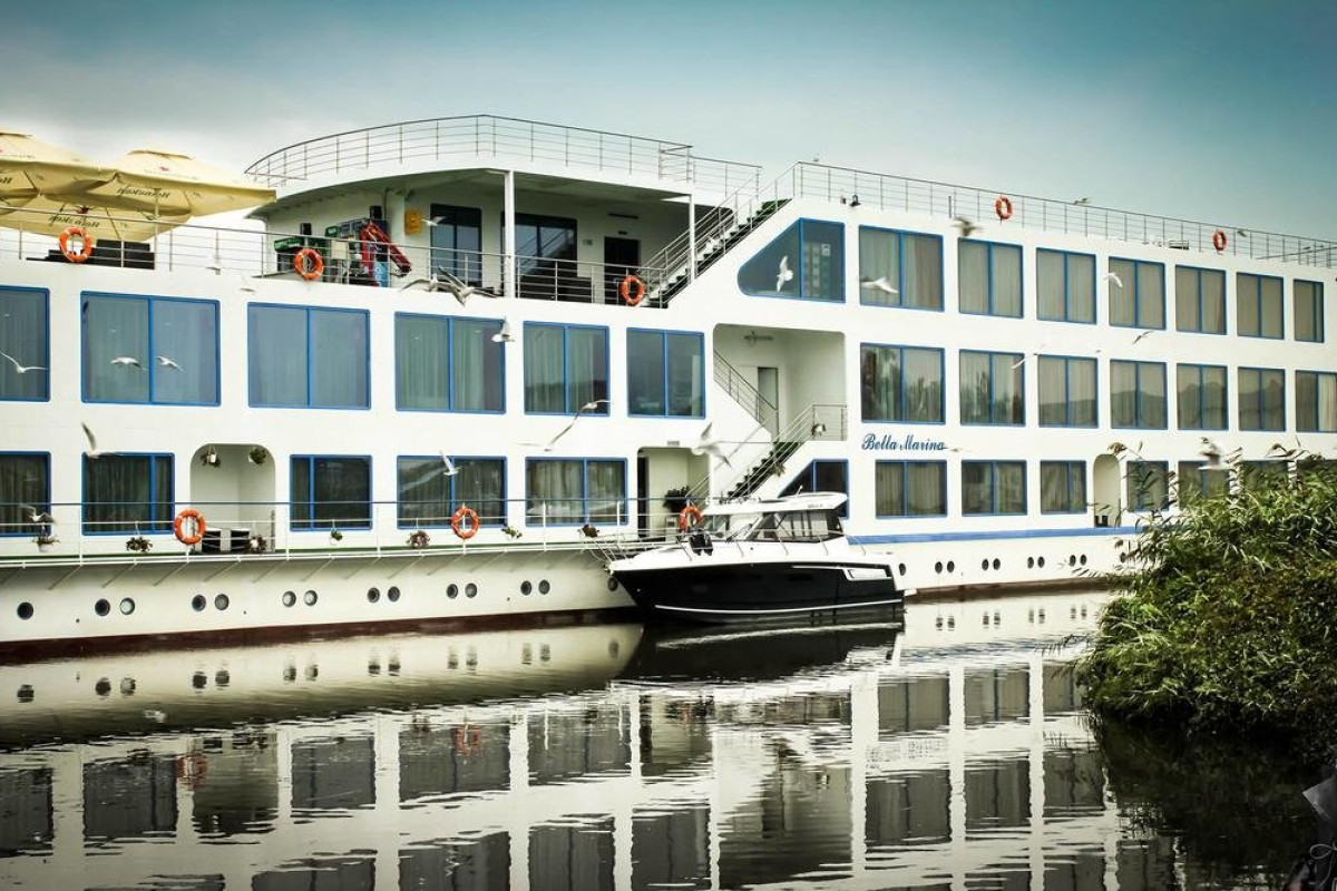Bella Marina - Hotel plutitor