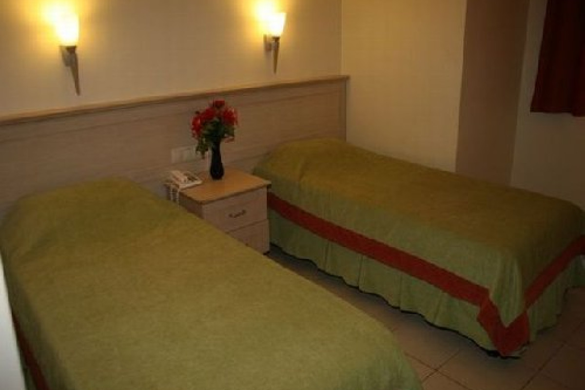 JULIAN CLUB HOTEL