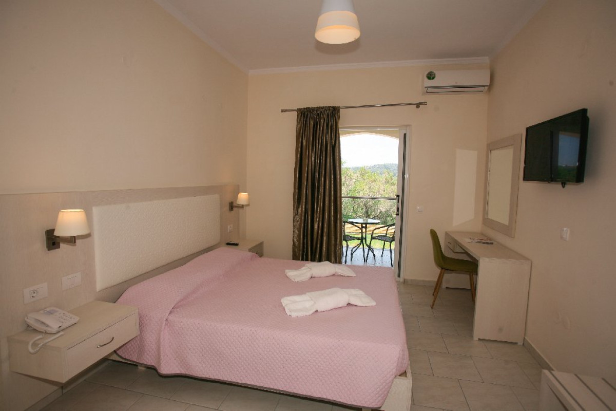 SAINT GEORGE PALACE (Agios Georgios)