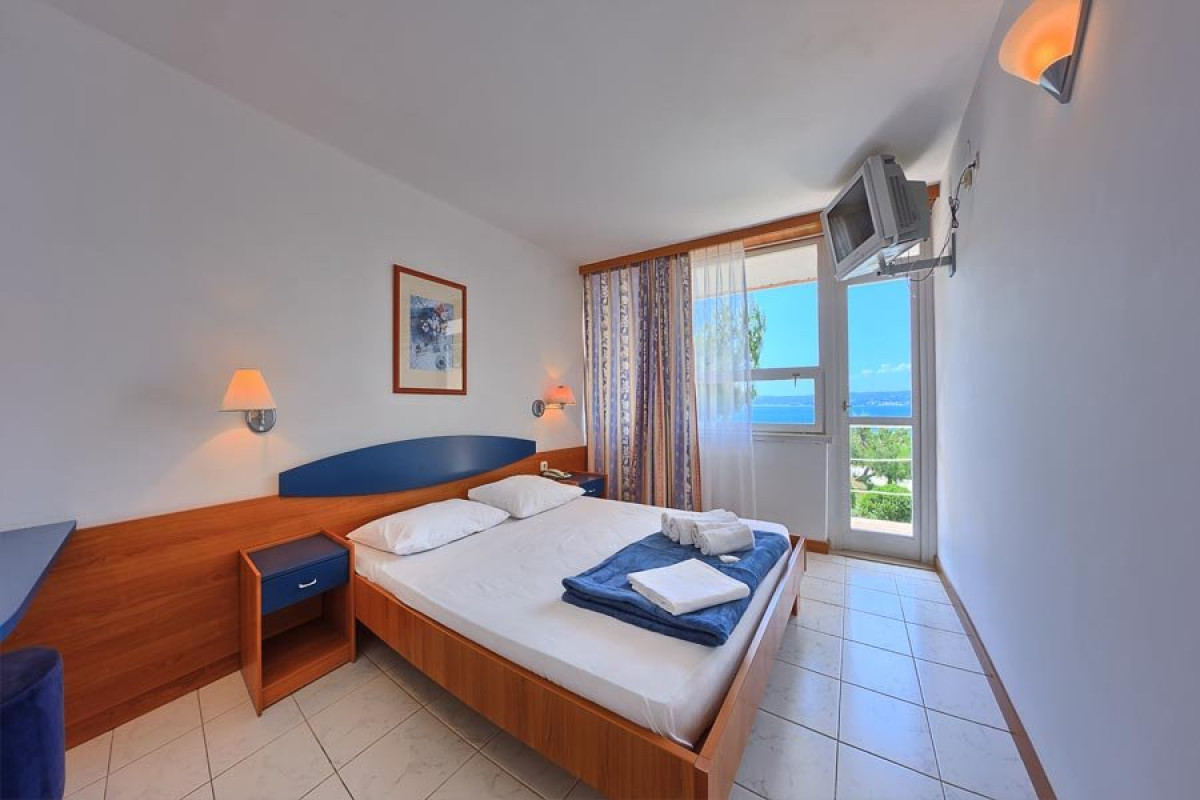 RESNIK TOURIST RESORT (Kastel Stafilic)