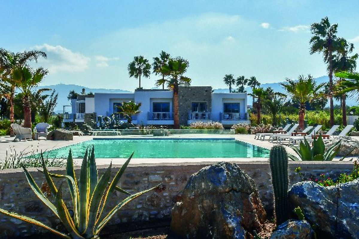 White Pearls Luxury Suites