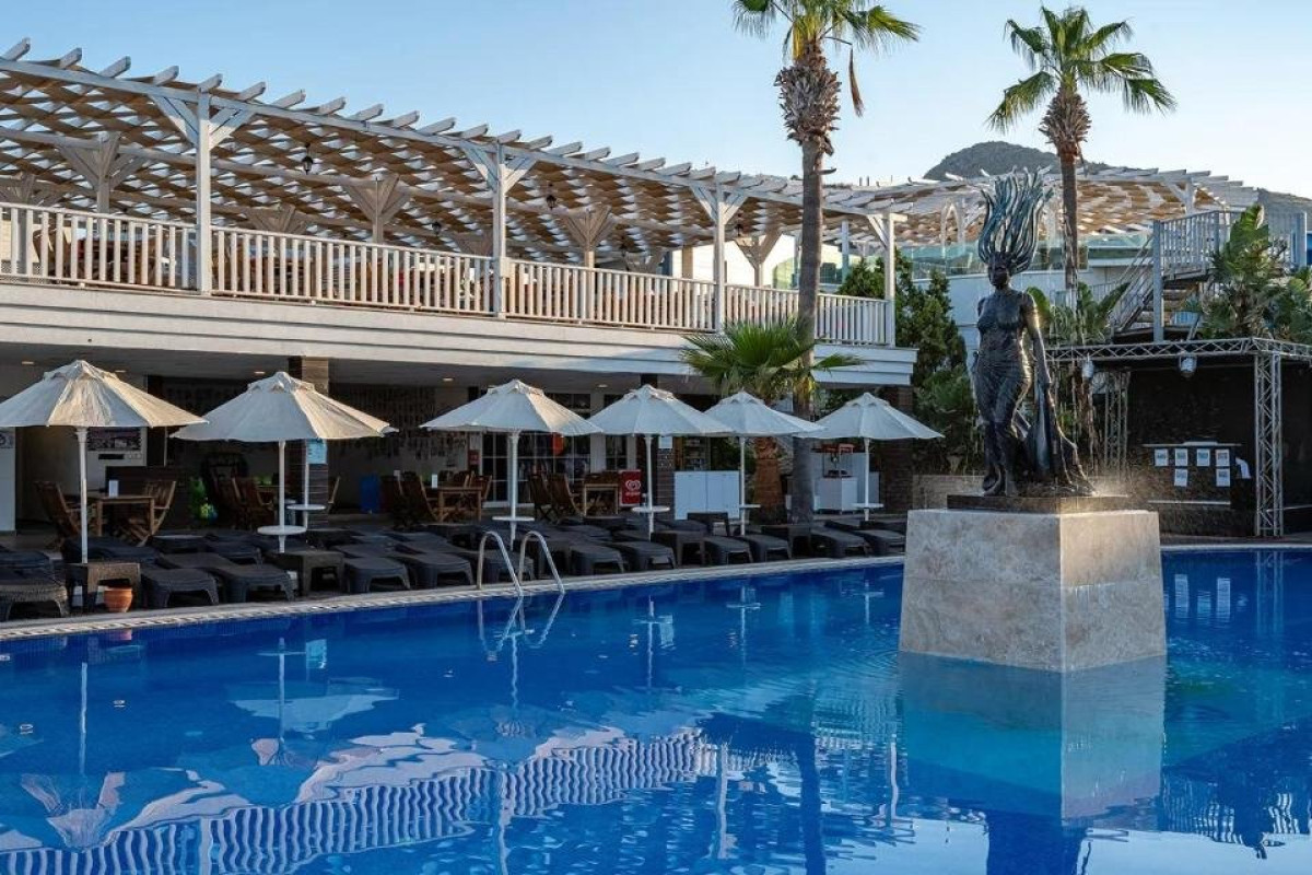 GOLDEN BEACH HOTEL