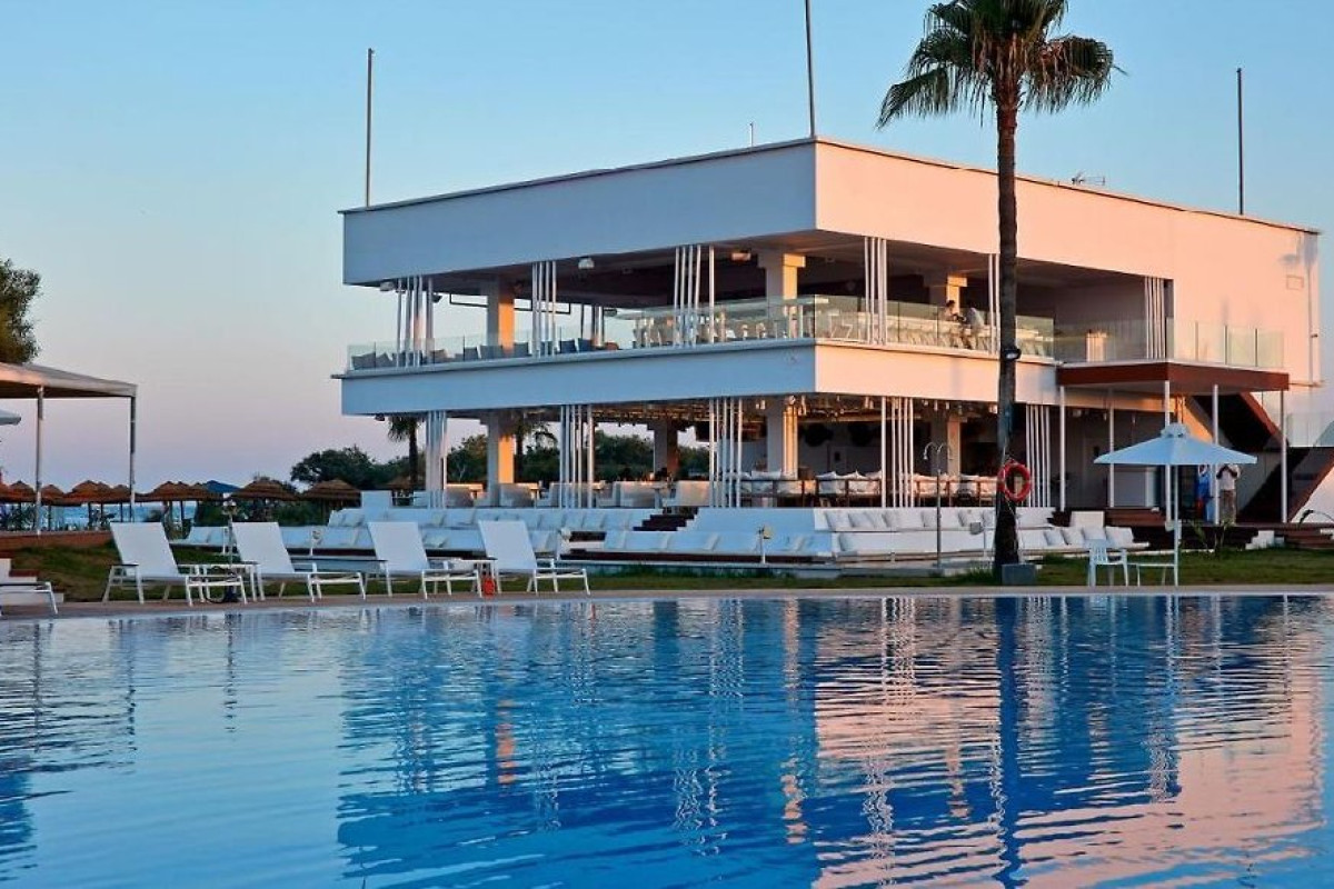 SO WHITE CLUB RESORT