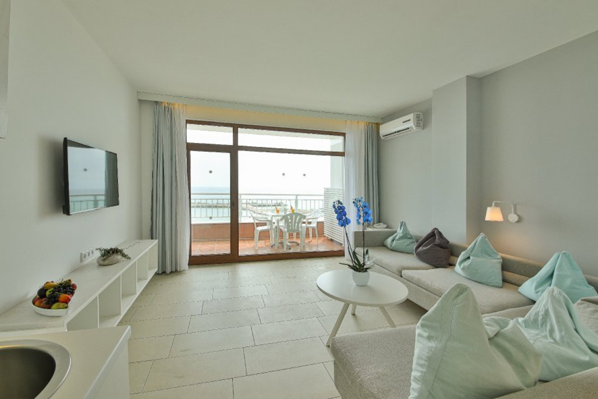 WHITE LAGOON  RESORT