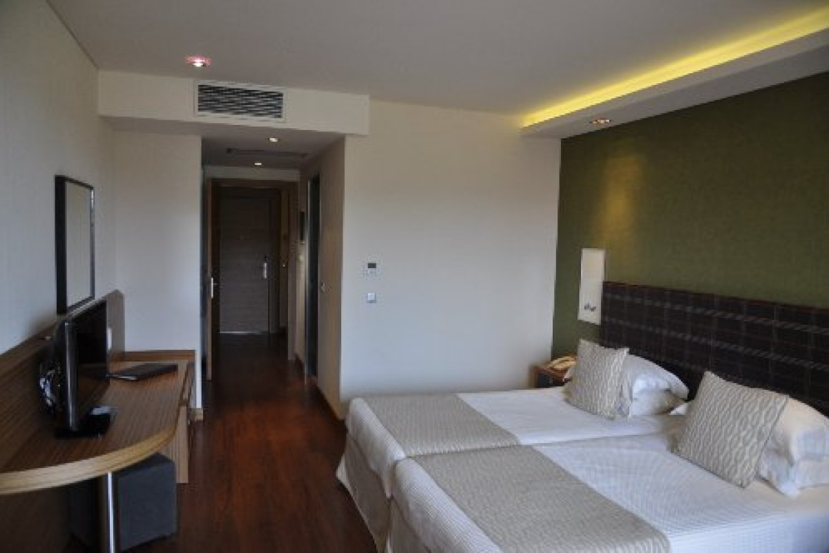 Royal Paradise Hotel (Potos)