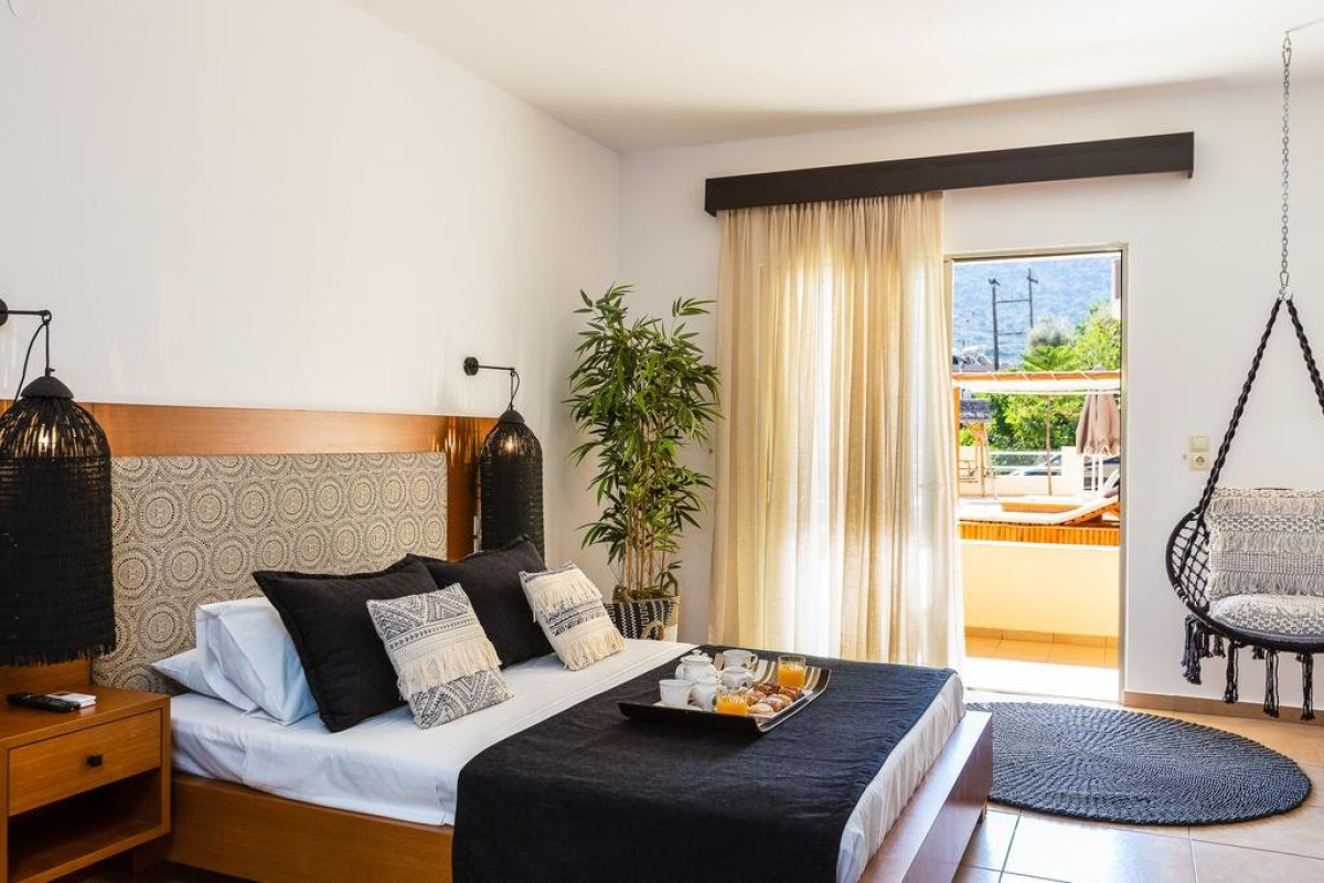 Nostos Beach Boutique (K)