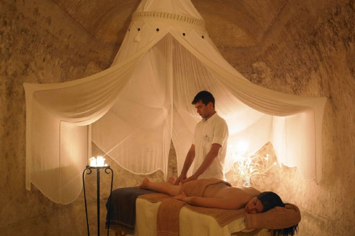 Suites of the Gods Cave Spa Hotel (Megalochori - Santorini)
