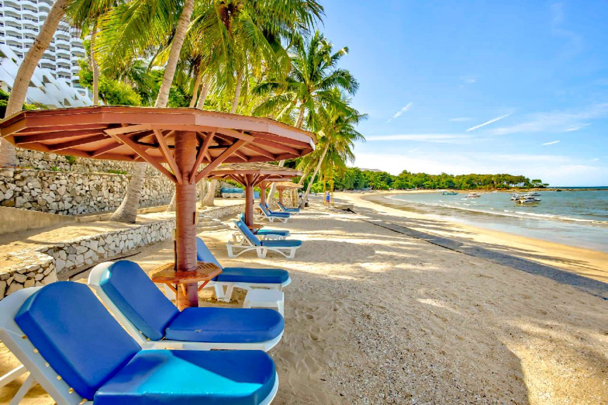 ROYAL CLIFF BEACH HOTEL