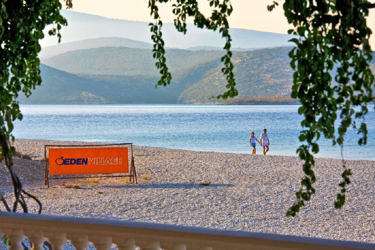 Sirenes Beach