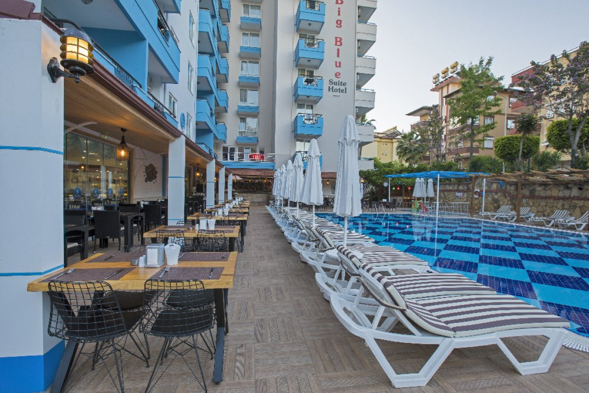 CLUB BIG BLUE SUITE HOTEL