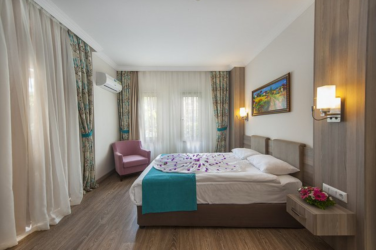 CRYSTAL AURA BEACH RESORT SPA