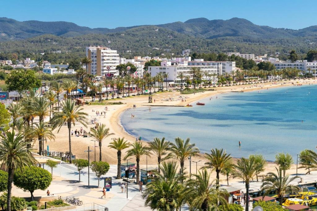 THE RED HOTEL BY IBIZA FEELING