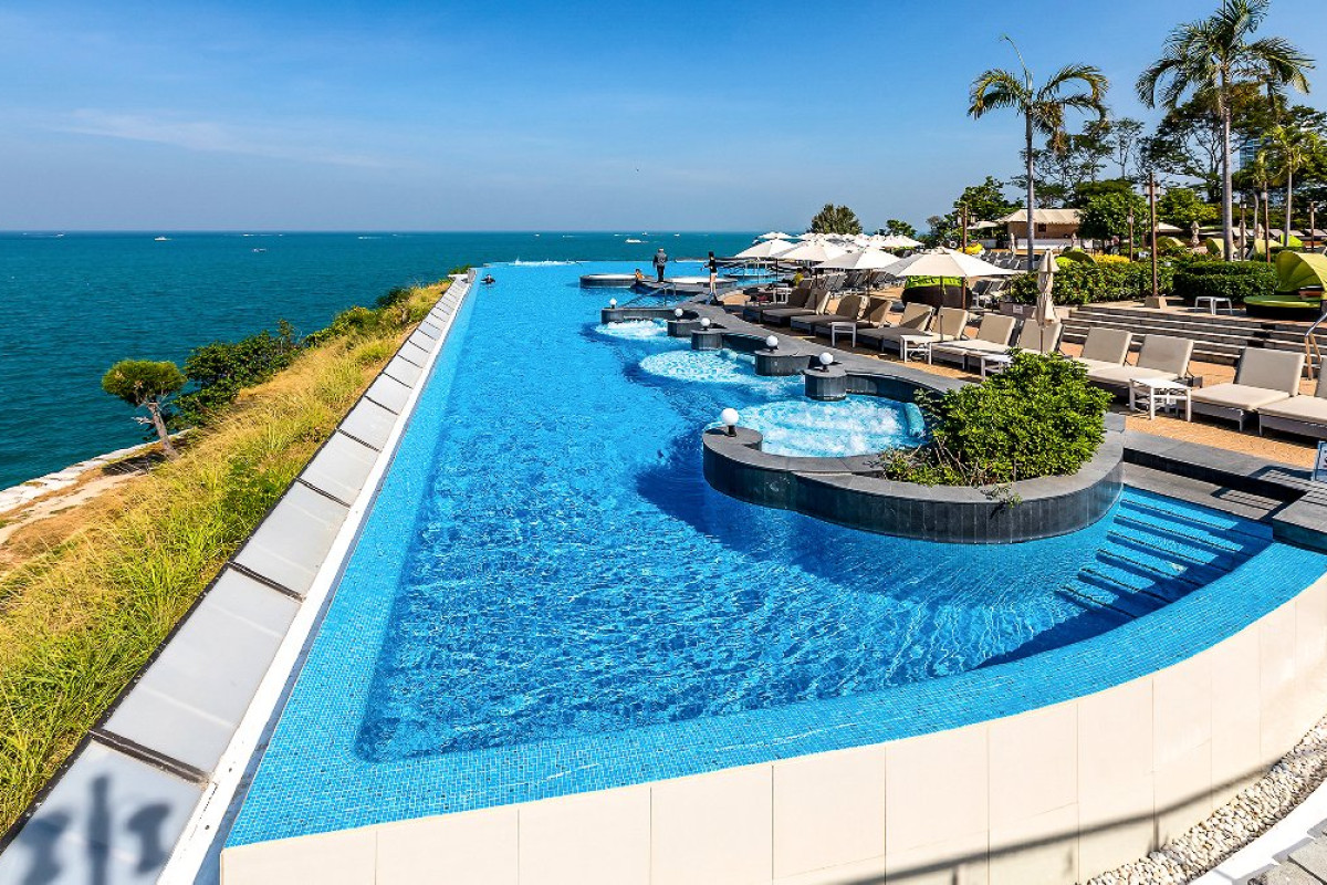 ROYAL CLIFF BEACH HOTEL