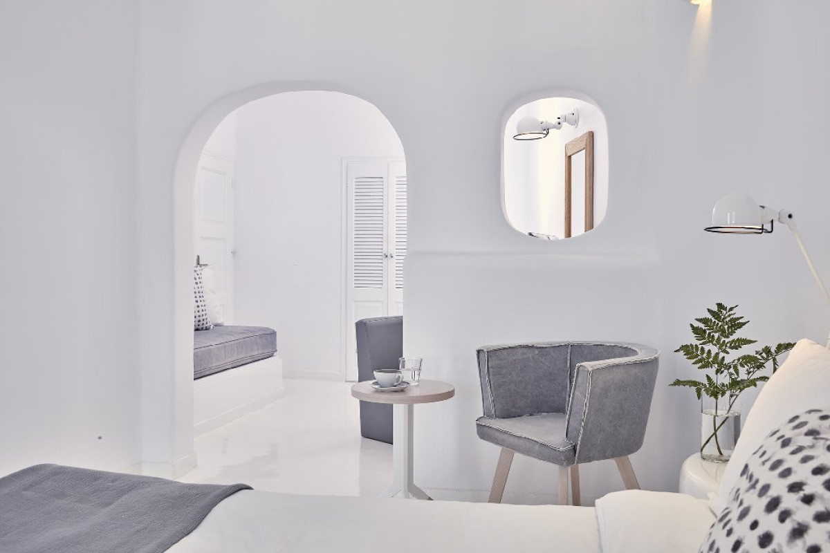 Cliffside Suites (Firostefani - Santorini)
