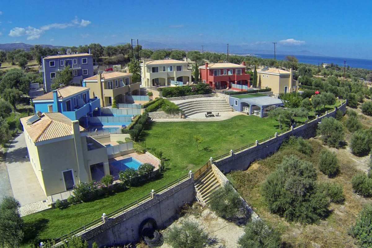 Carme Villas Resort (C)
