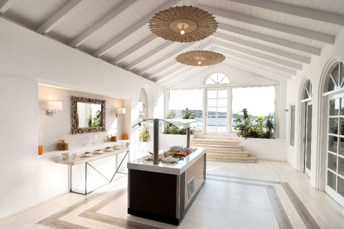 Mr and Mrs White Crete Boutique Lounge (K)