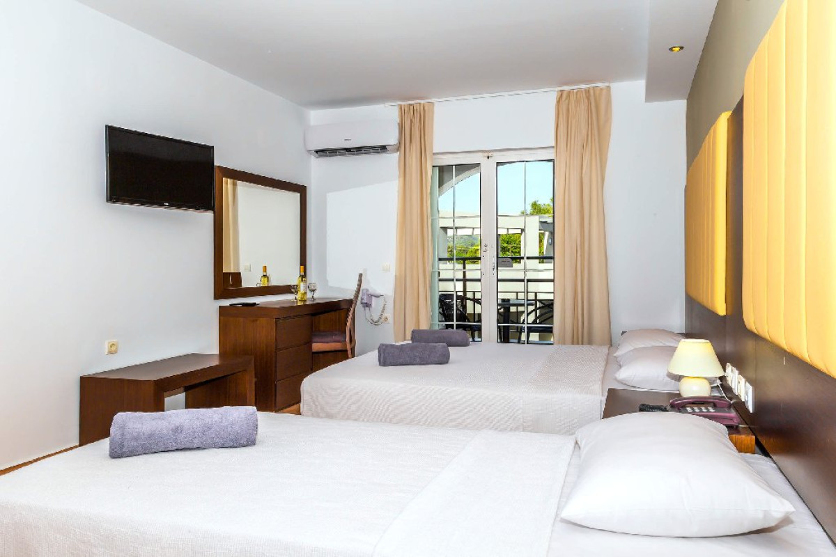 White Olive Premium Hotel (Laganas)