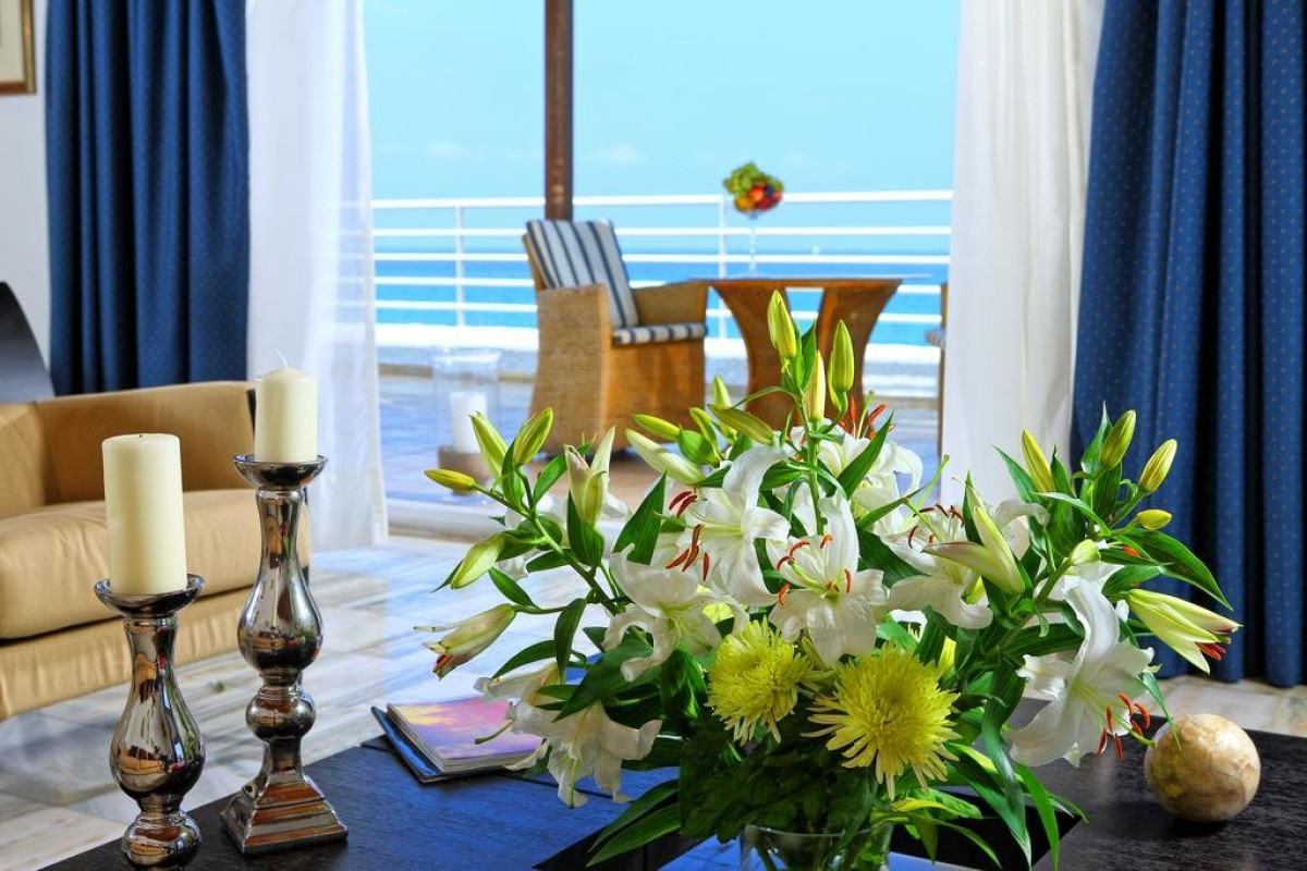 Apollonia Beach Resort and Spa (K)