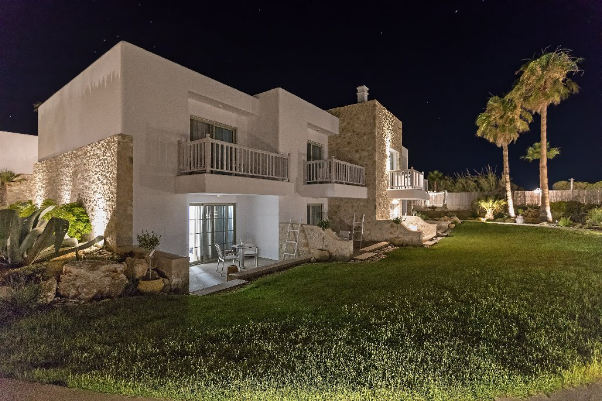 White Pearls Luxury Suites