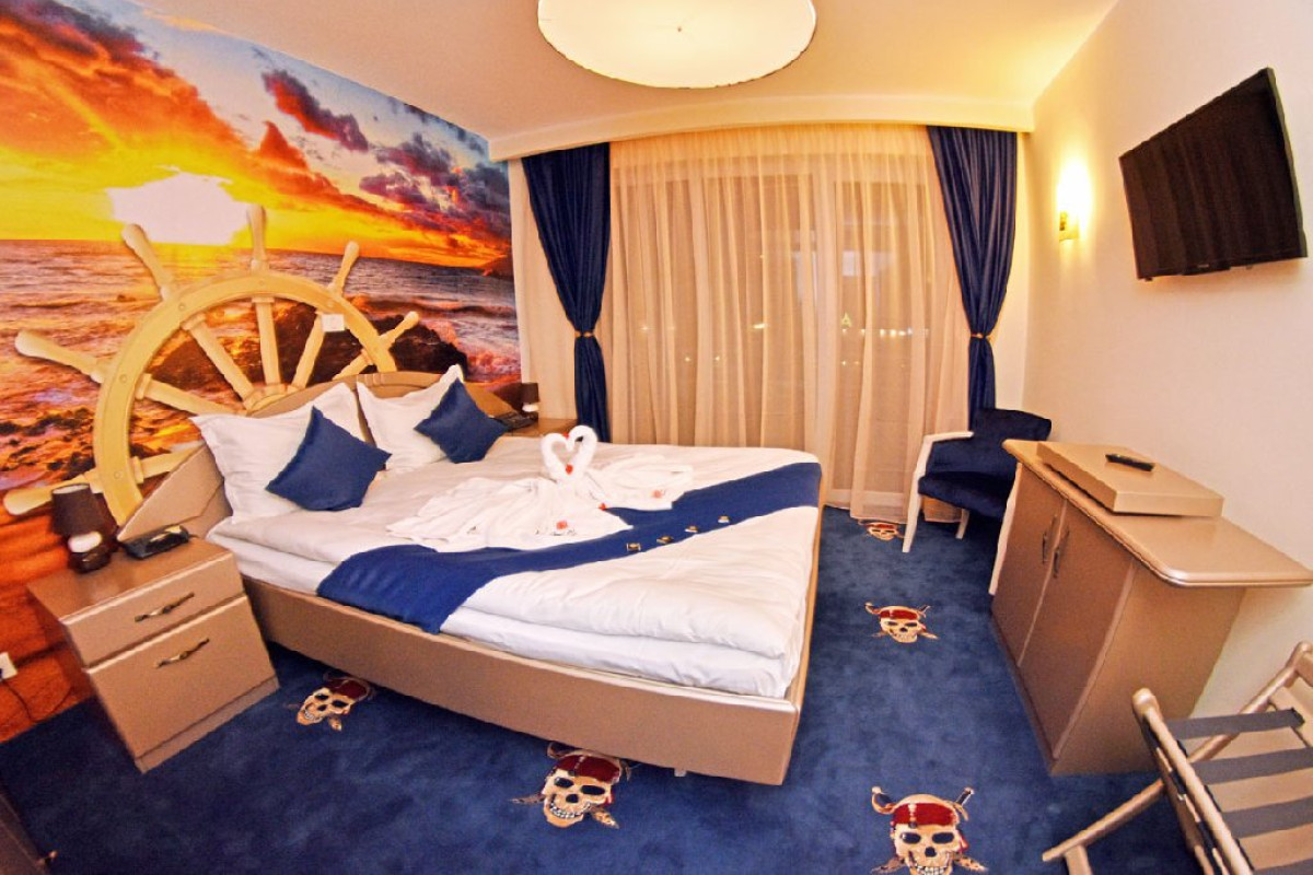 HOTEL PIRATES RESORT.