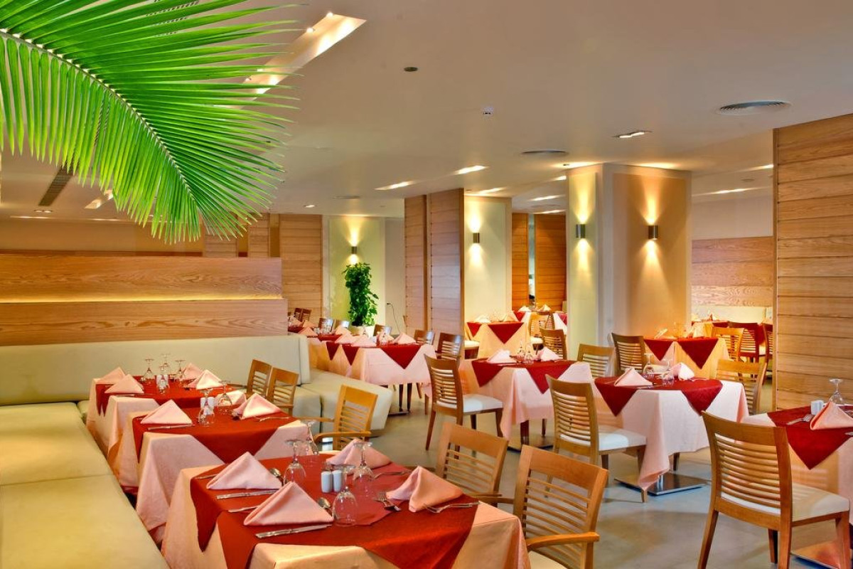 Coral Sea Aqua Club Resort