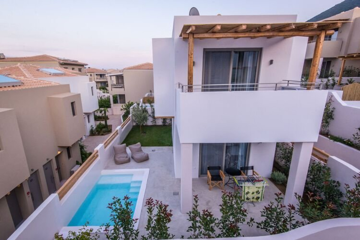 Crystal Waters Sapphire Hotel (F)