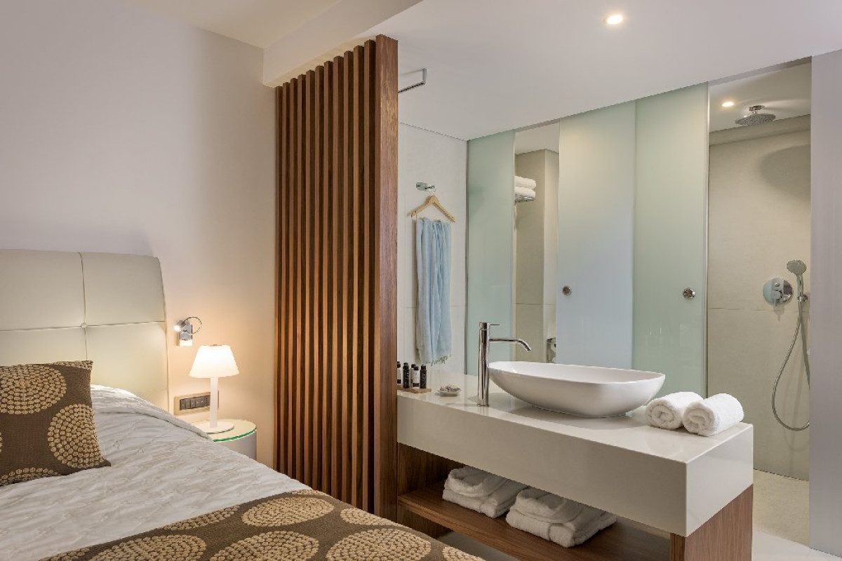 The Ixian All Suites - Adults Only 16+