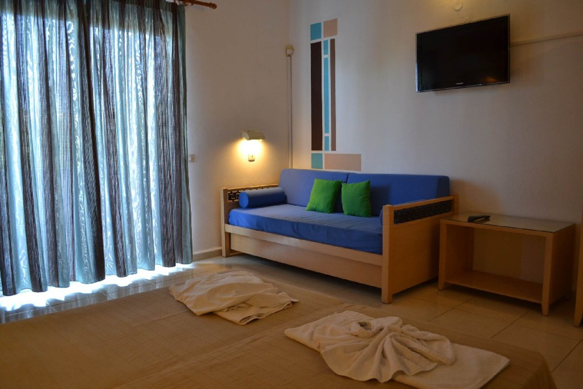 White Palace Studios (Faliraki) - clasificare 3 chei