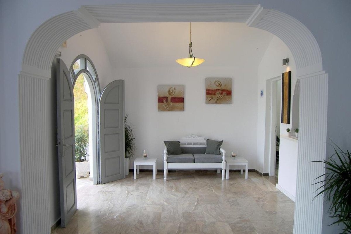 Alia (Kamari - Santorini)