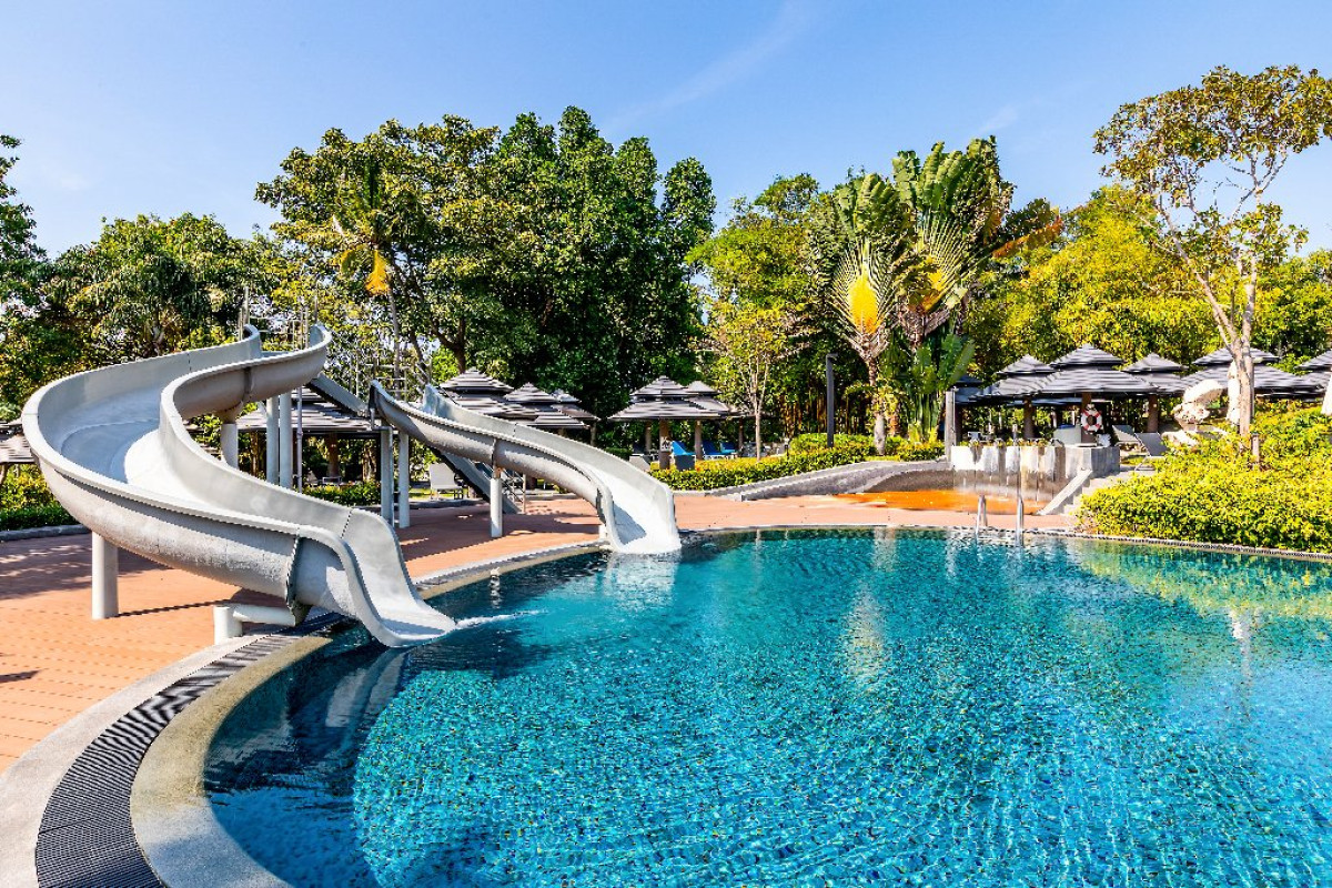 ROYAL CLIFF BEACH HOTEL