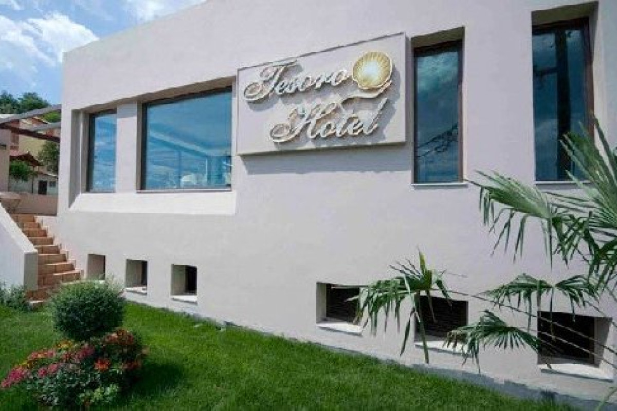 Tesoro Hotel (Nikiana) (F)