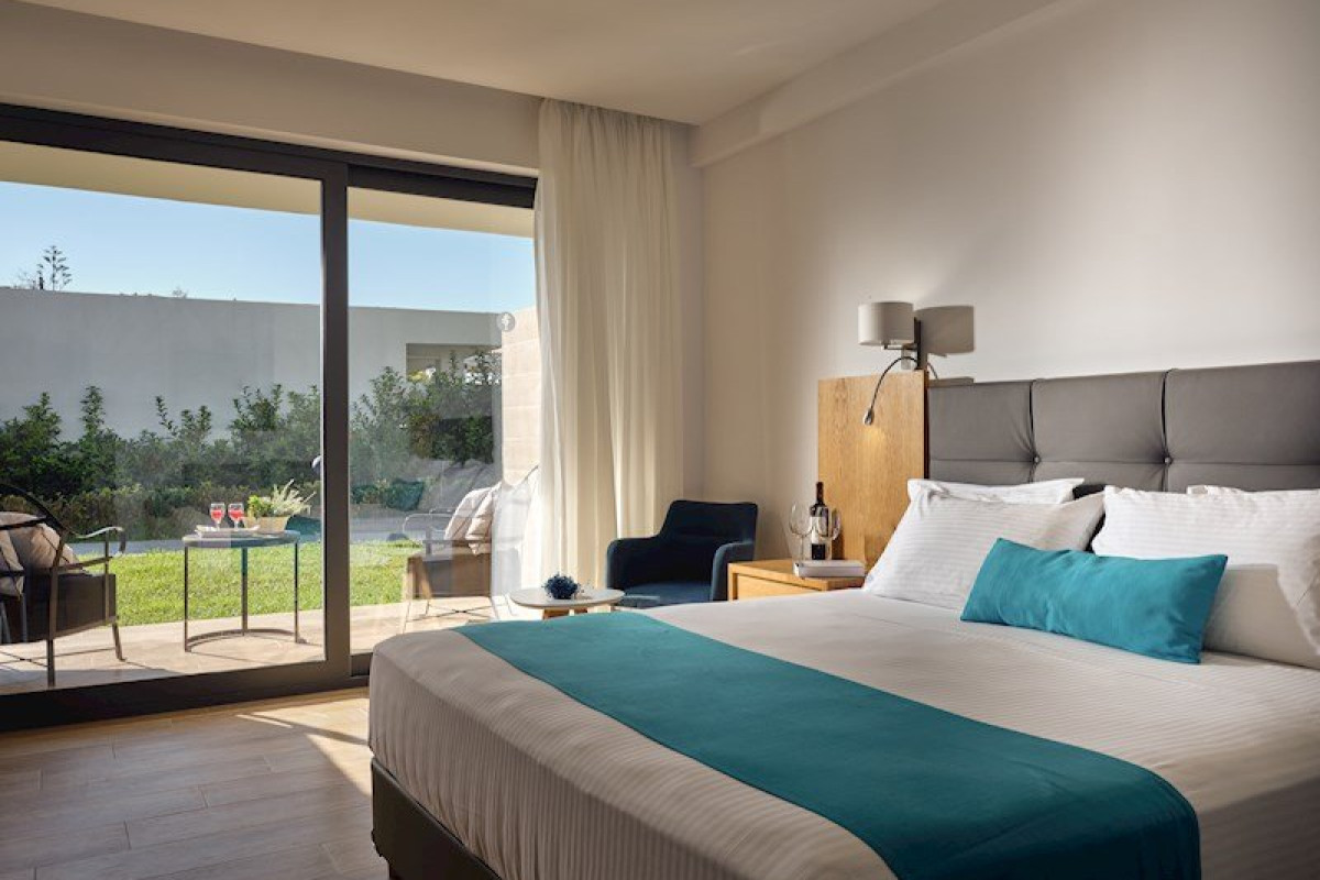 Cavo Orient Beach Hotel