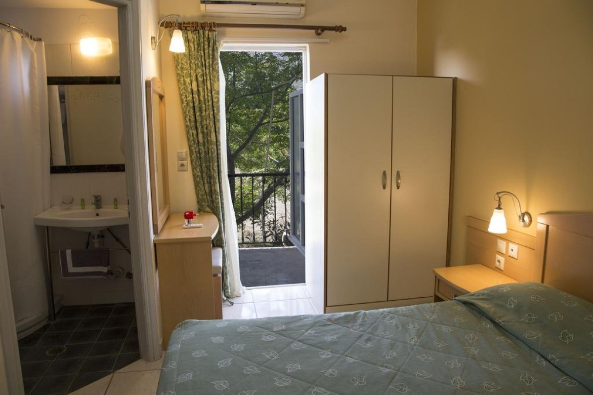 Alonia Studios and Maisonettes (Tolo)