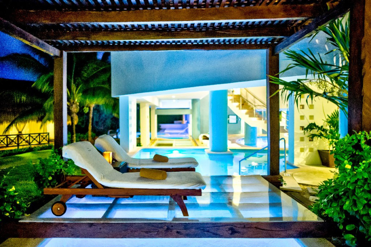 Bluebay Grand Esmeralda