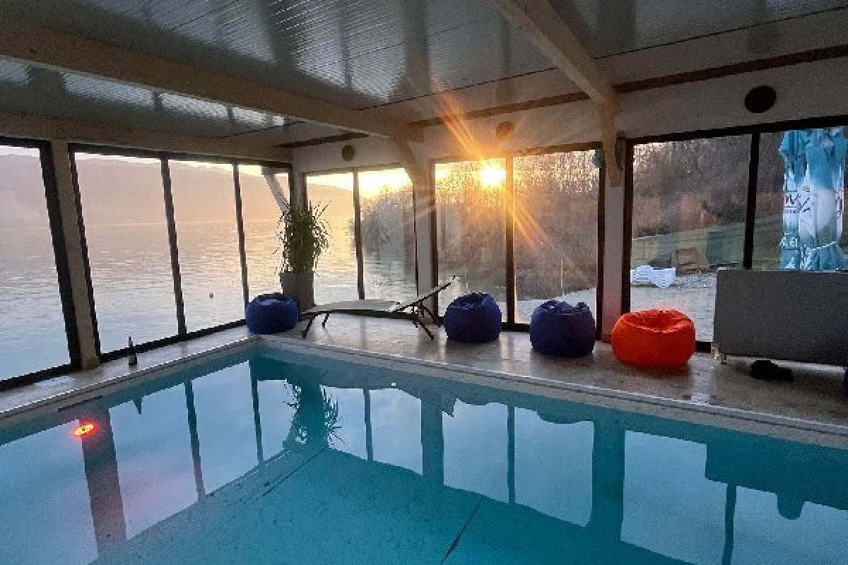 . Riviera 990 Ambasador Camere de inchiriat