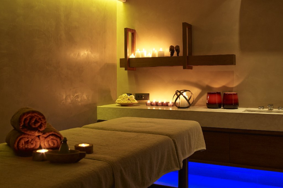 The Ixian All Suites - Adults Only 16+