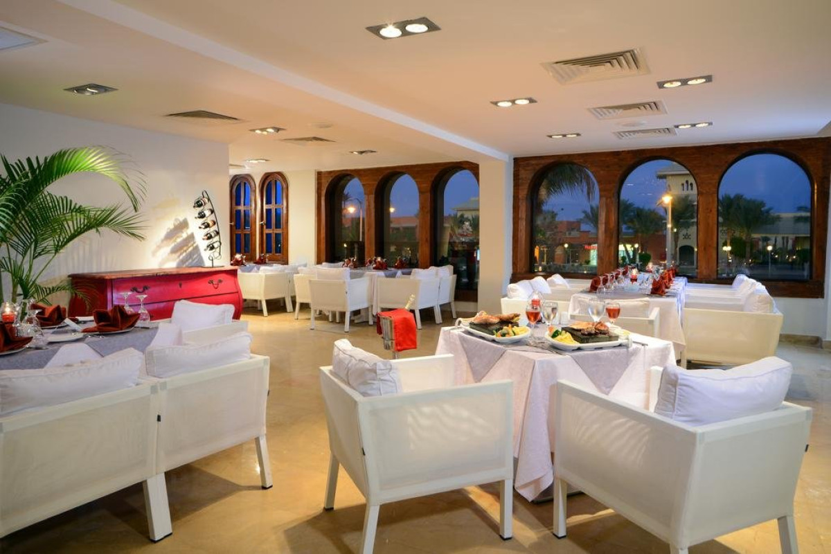 Coral Sea Aqua Club Resort